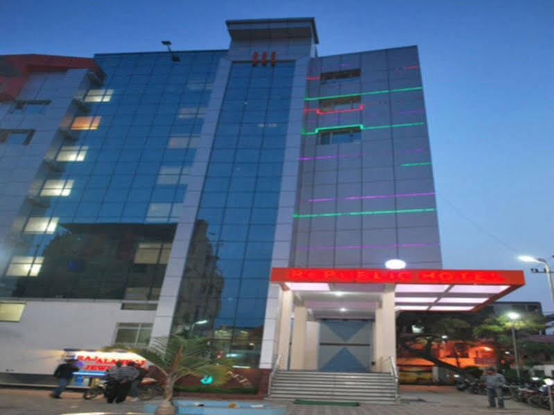 Republic Hotel ปัฏนา ภายนอก รูปภาพ